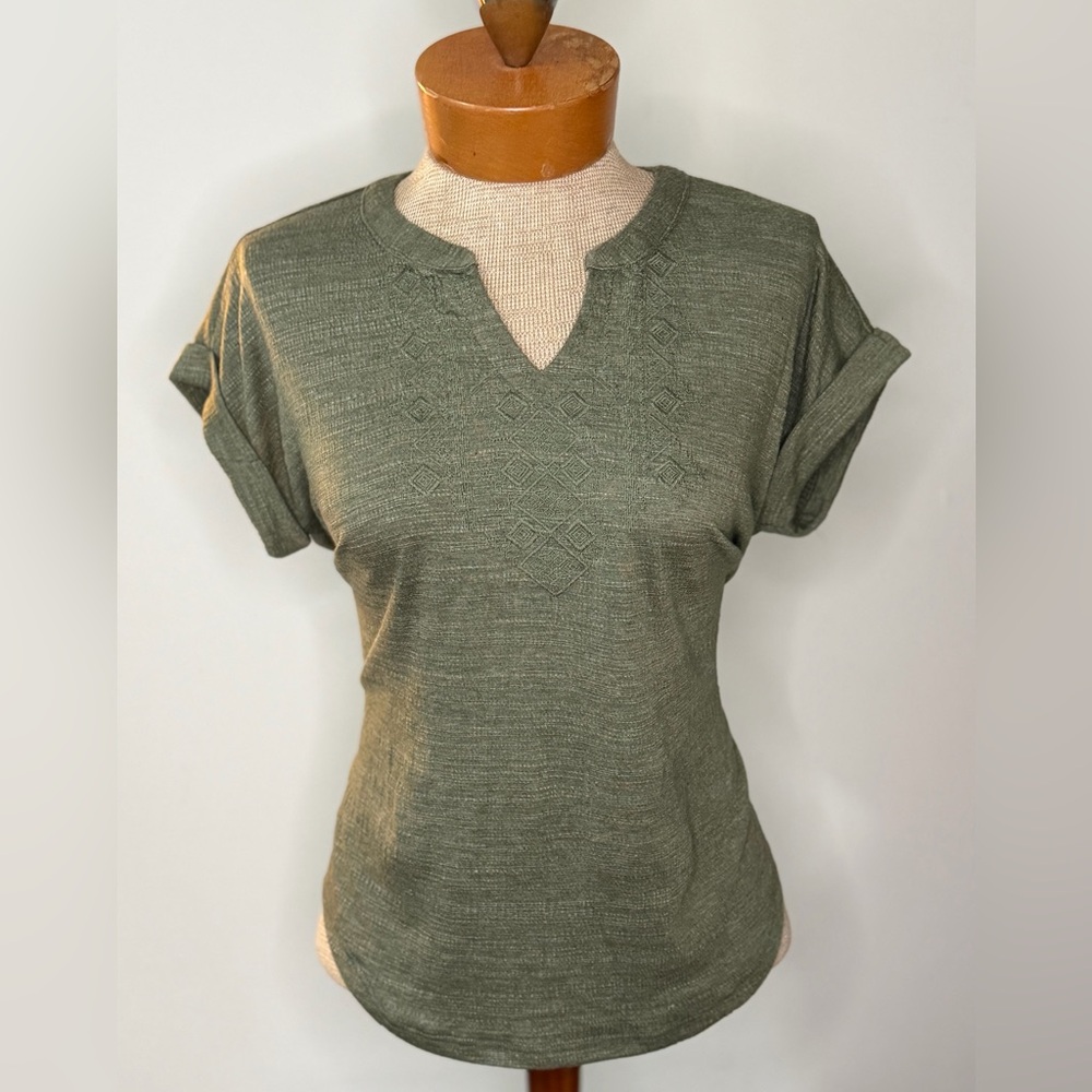 NWT Cable & Gauge soft Olive short-sleeve V-neck top